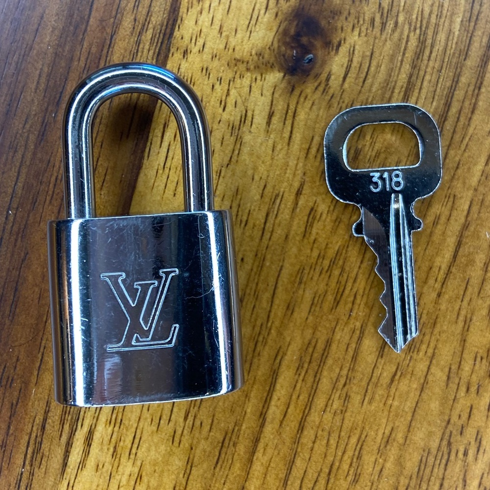 Louis Vuitton Silver Lock Key 318 Charm/Necklace/Bracelet Rare Luxury Designer